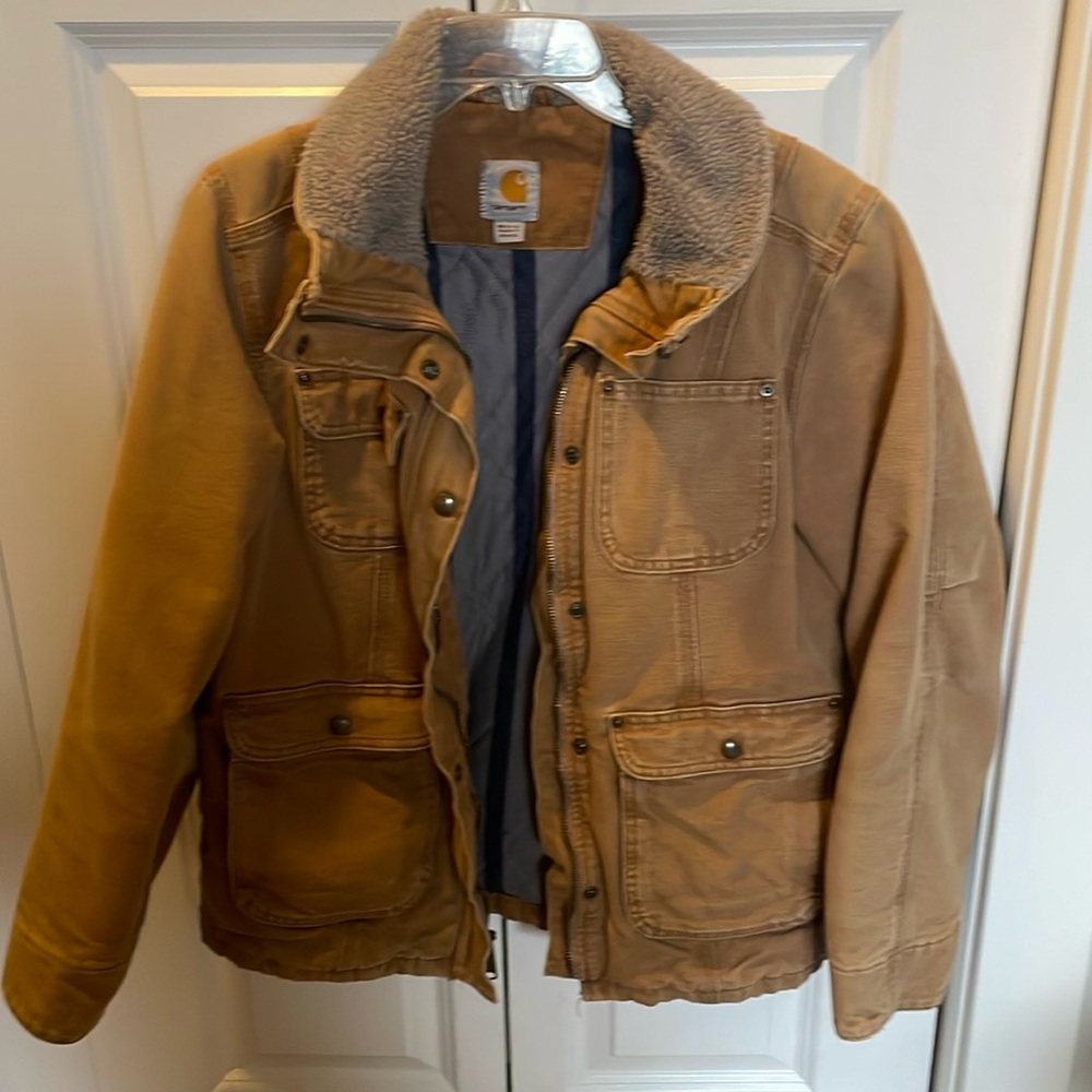 Women’s medium Carhartt super warm cozy coat!